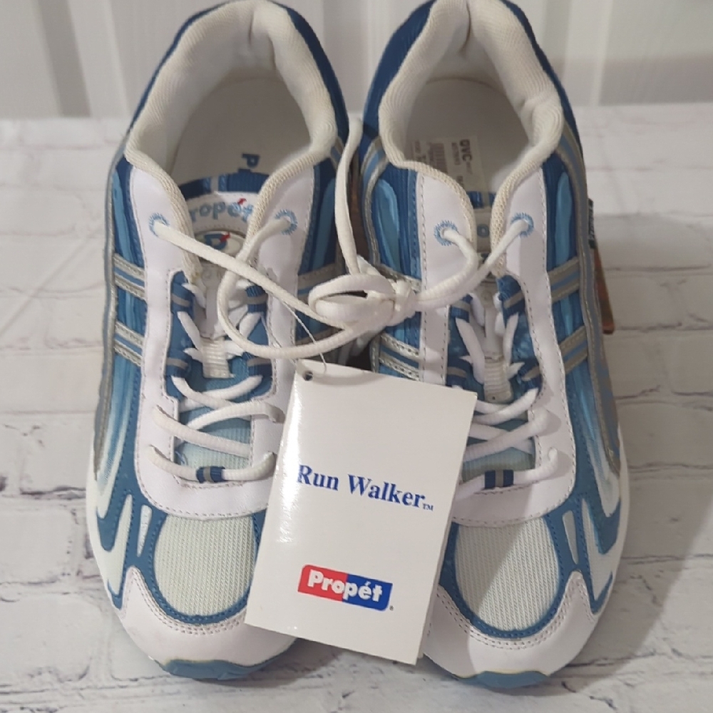 NWT PROPET Blue and White Run Walker Sneakers SIZE 8.5
